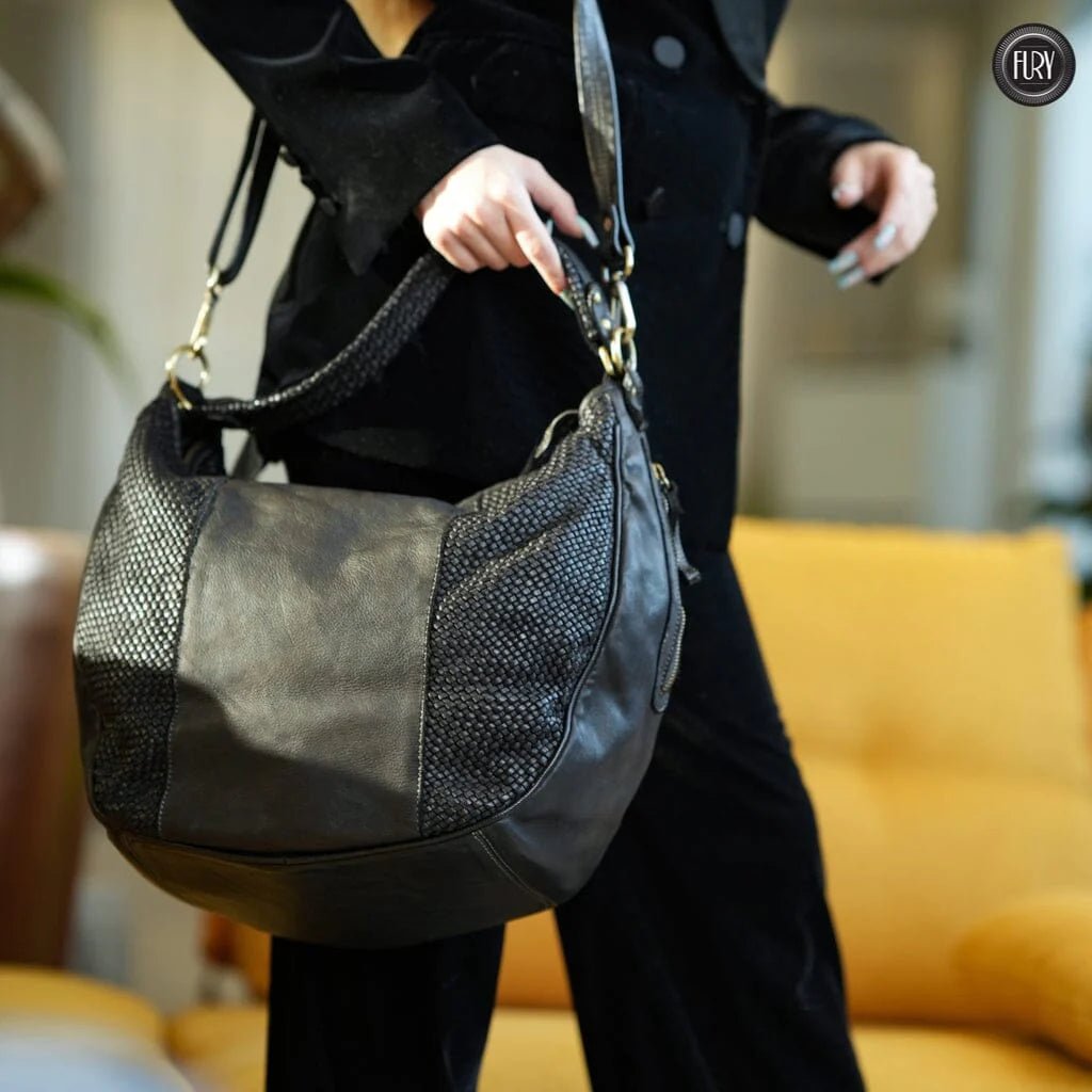 L'Accessorio Chiave: Come la Borsa Giusta Può Trasformare il Tuo Look - Fury