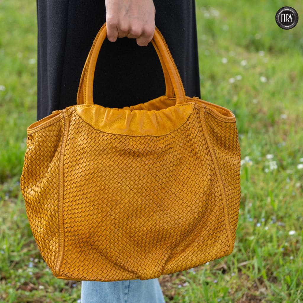 Borsa Prime in pelle intrecciata Fury Bags#colore_senape