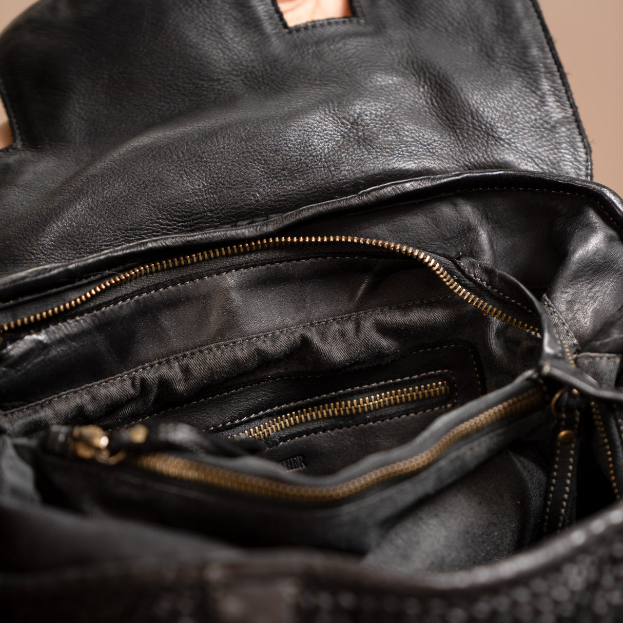 Etruria leather bag