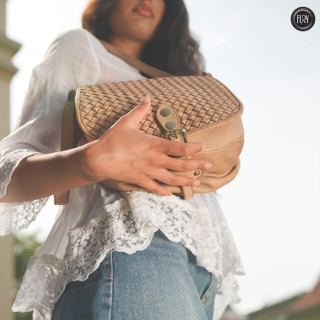 Borsa Francesca in pelle intrecciata Fury#colore_beige